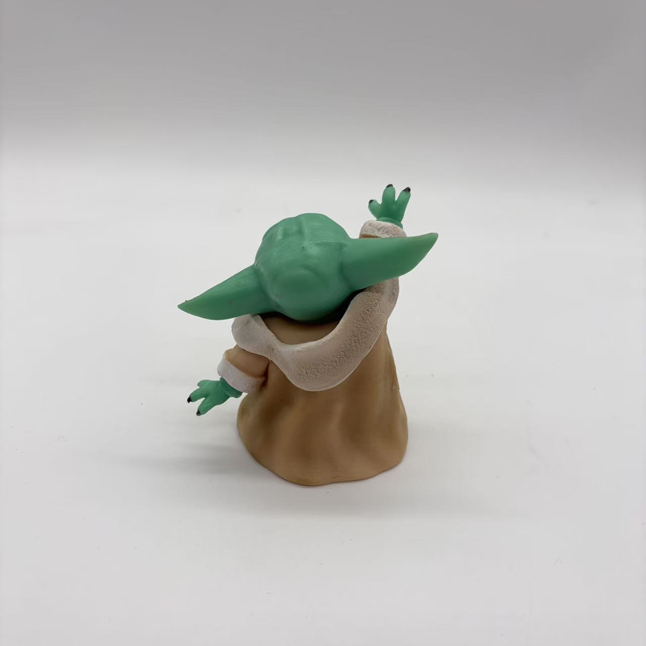 Statue du petit bébé YODA mand - Baby Yoda Products avis et prix